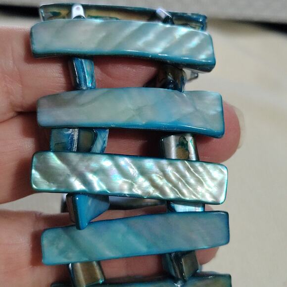 Blue Dyed Bar Shell Stretch Bracelet - Picture 4 of 5